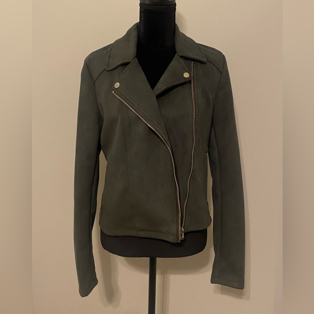 TCEC Women’s Faux Suede Moto Jacket. Size medium. Green. NWT.